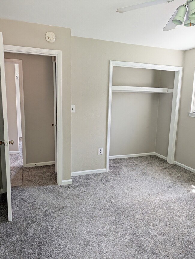 Building Photo - 2028 Top Hill Dr NW