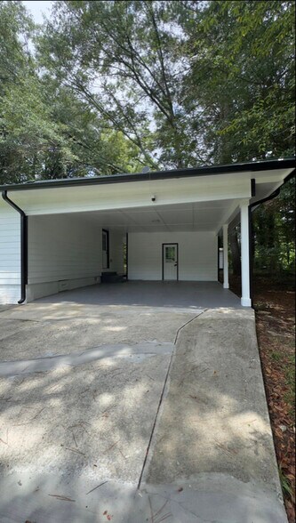 Building Photo - 4274 Pineview Dr