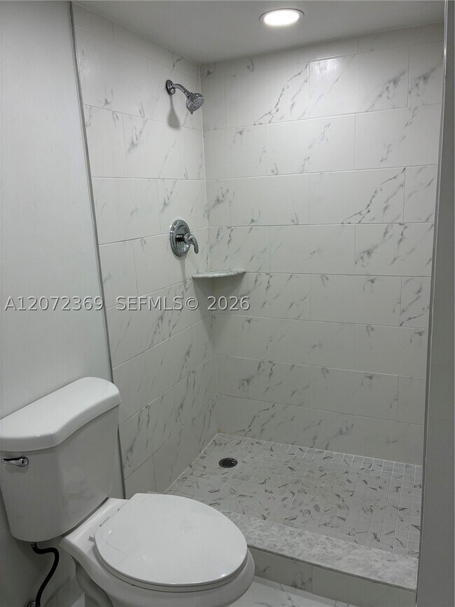 Building Photo - 4675 W 18th Ct
