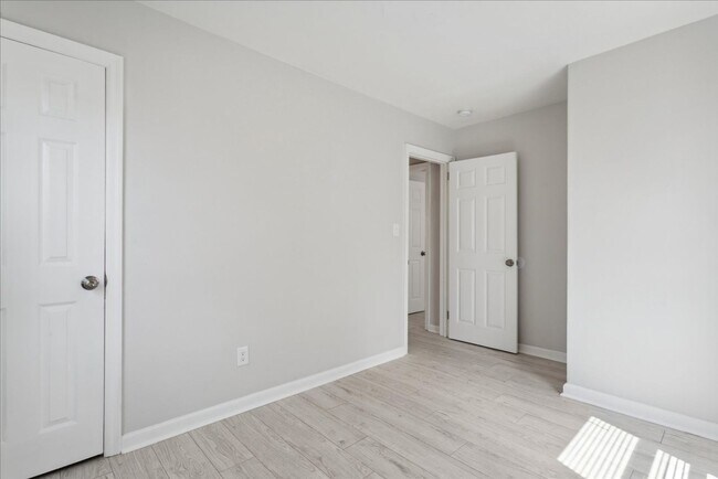 Building Photo - 3-bedroom Rancher - Hampton