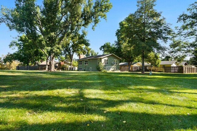 Building Photo - Freshly Updated 4 Bedroom Home