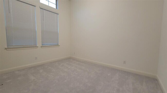 Building Photo - 1720 Scenic Hts Ln