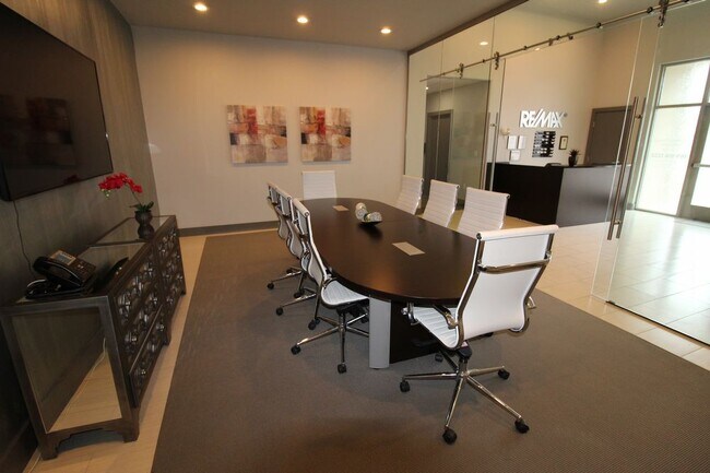 Building Photo - 418 Village Dr