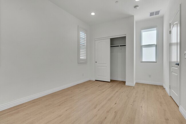 Building Photo - 4245 Powell Way
