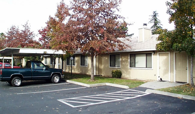 Building Photo - Country Lane Apartments