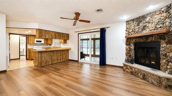 Building Photo - 35025 Raintree Dr