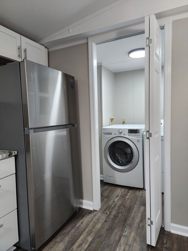 Building Photo - 110 Poston Dr