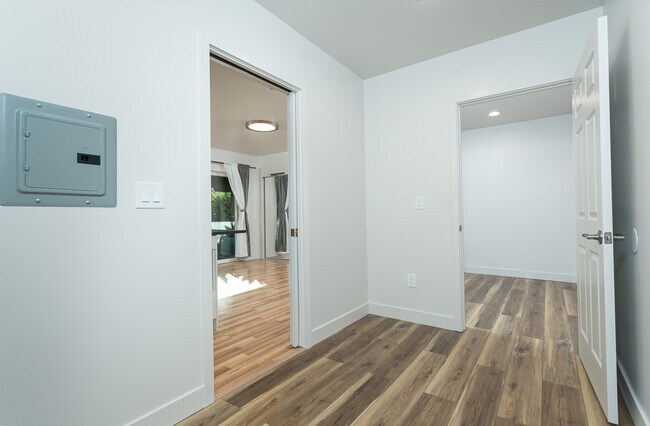 Building Photo - 3251 Vickers Dr