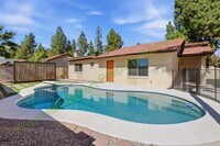 Building Photo - Charming Gilbert Home with Pool and Spacio...
