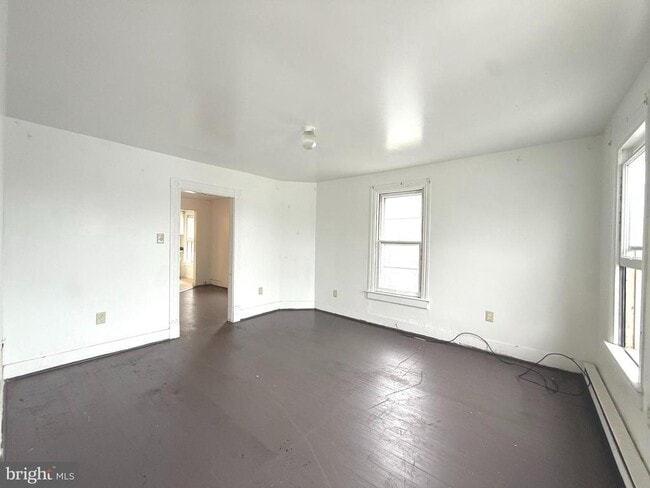 Building Photo - 703 2nd St
