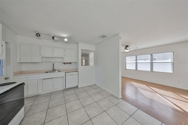 Building Photo - 6912 40th Ave N