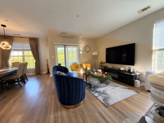 Building Photo - 15505 John Diskin Cir