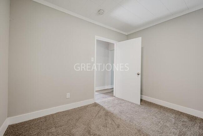 Building Photo - Charming 2 Bedroom in LaGrange!