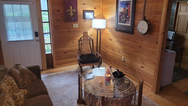 Building Photo - 526 W Main St