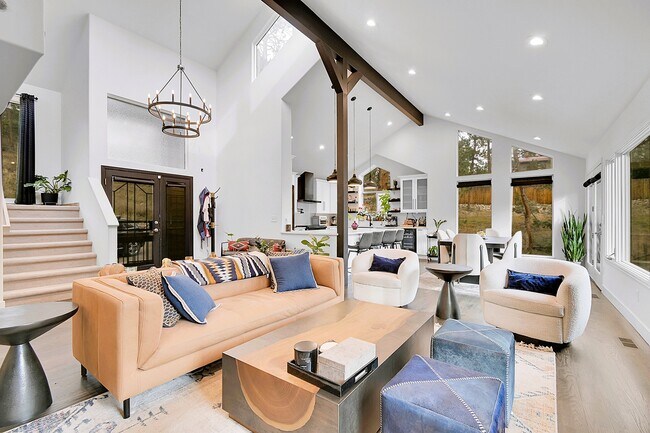 Building Photo - 28384 Kinnikinick Rd