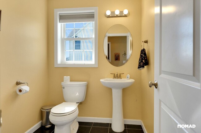 Building Photo - Spacious 4BR House in Hudson