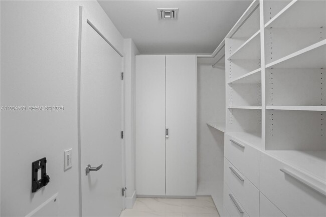 Building Photo - 16385 Biscayne Blvd