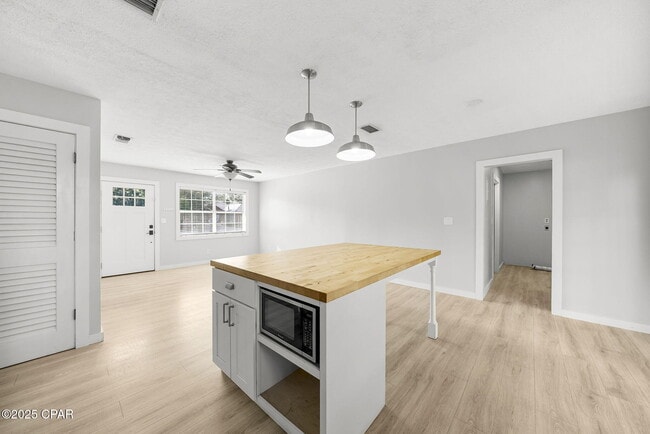 Building Photo - 1203 Iowa Ave