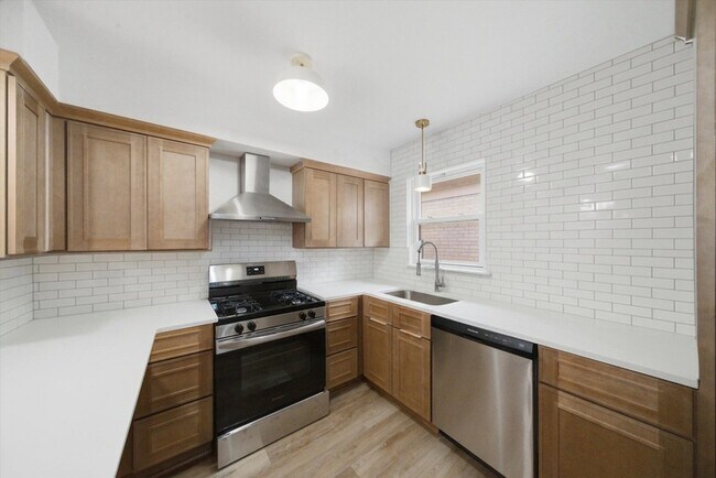 Building Photo - 7709 W Marwood Ave