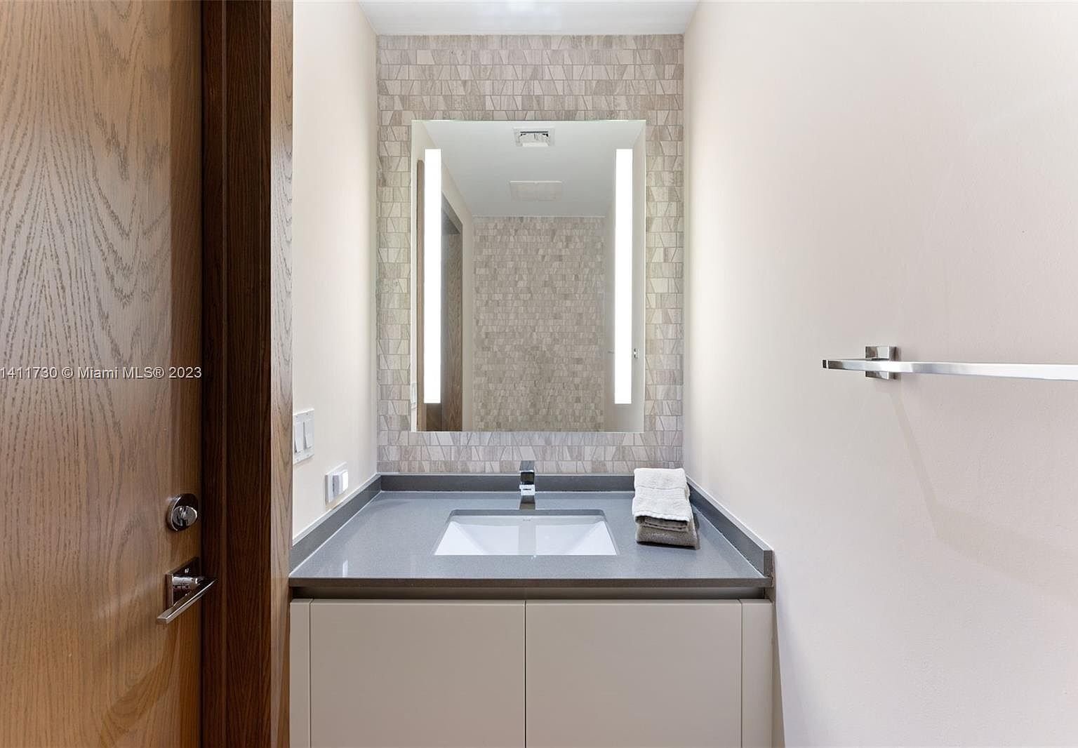 Building Photo - 88 SW 7th St