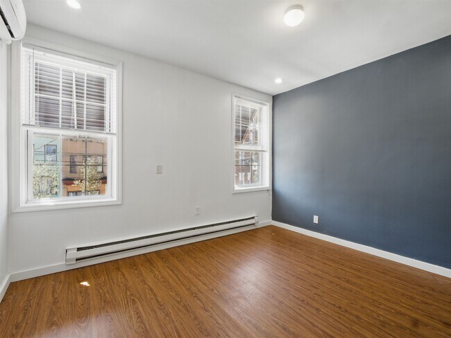 Building Photo - 712 22nd St