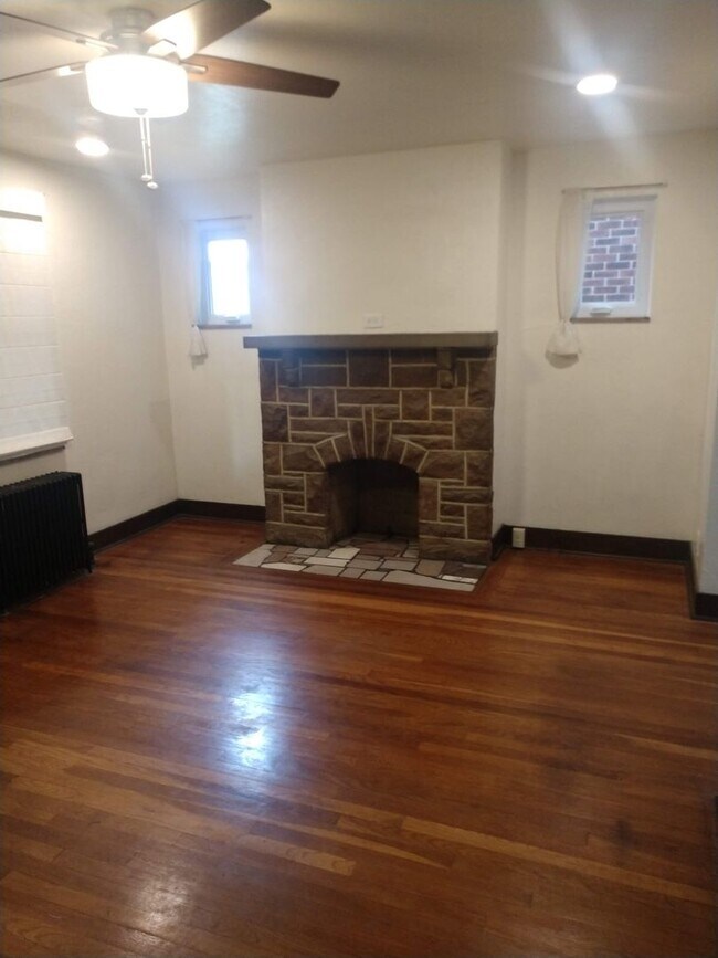 Building Photo - 239 40th St