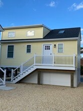 Building Photo - 101 W Cove Way