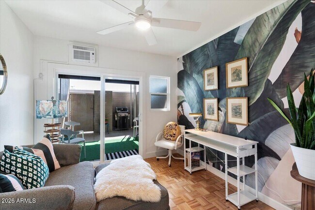 Building Photo - 10129 W Campana Dr