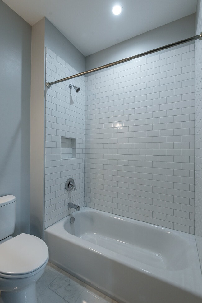 Building Photo - 8 Sanctuary Ct