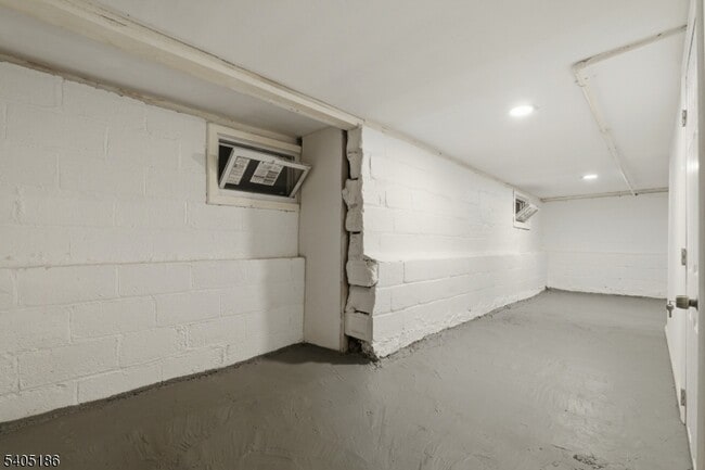 Building Photo - 509 Centre St