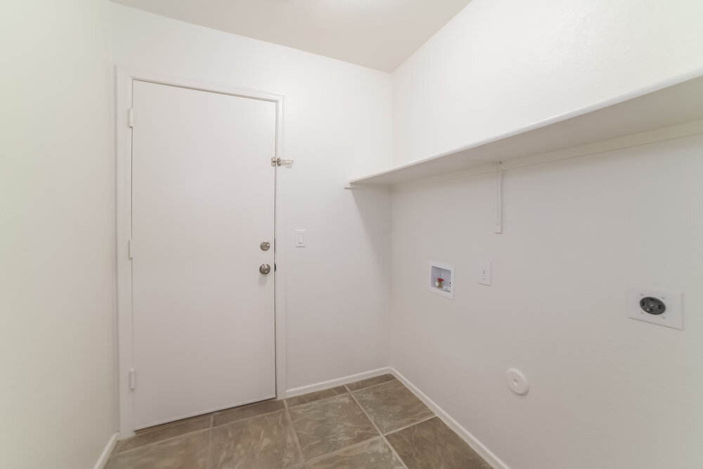 Building Photo - 8228 W Behrend Dr