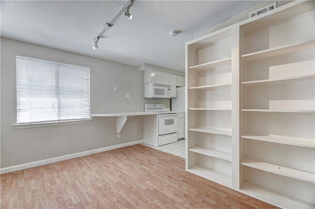 Building Photo - UT condo for lease