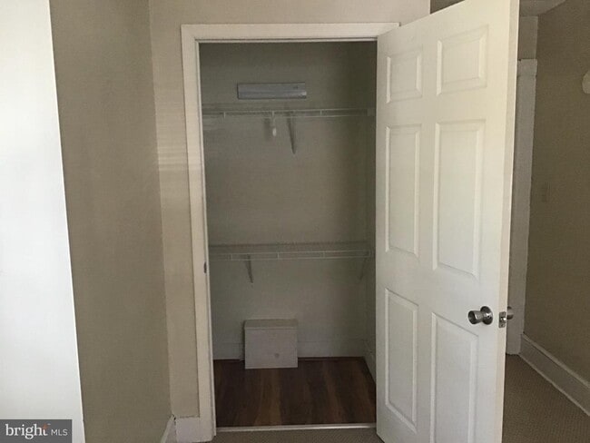 Building Photo - 1822 E Main St