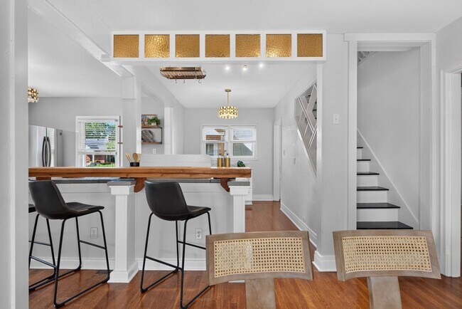 Building Photo - 721 Headley Ave
