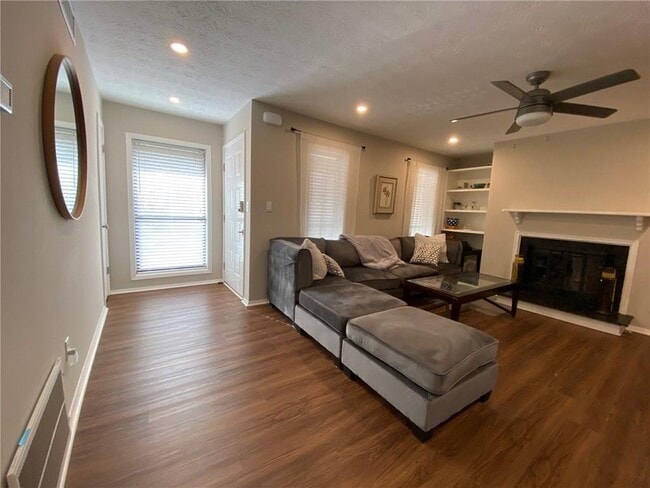 Building Photo - 704 Dunbar Dr