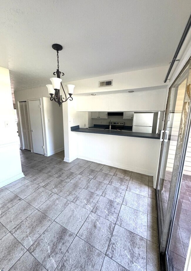 Building Photo - Beautifully Renovated 2-Bedroom, 1.5-Bathroom Townhouse in North St. Petersburg