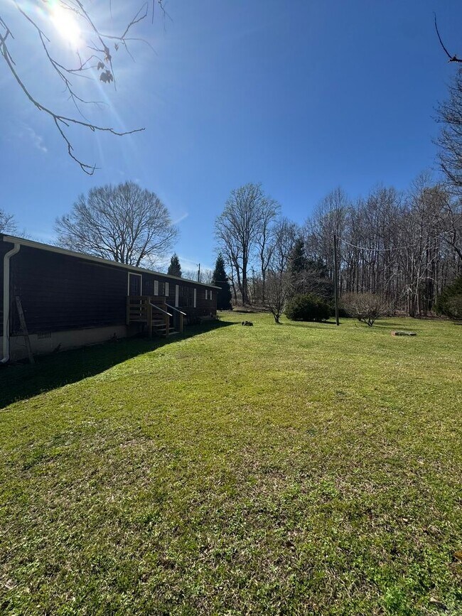 Building Photo - Fully Renovated Secluded 3 Bedroom Rancher!