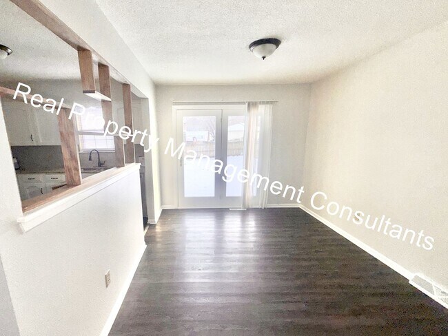 Building Photo - 1/2 Months Rent Credit on Split-Level 3 Bedroom Home