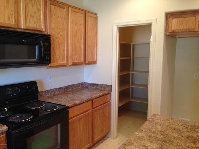 Building Photo - 2050 S Falcon Dr