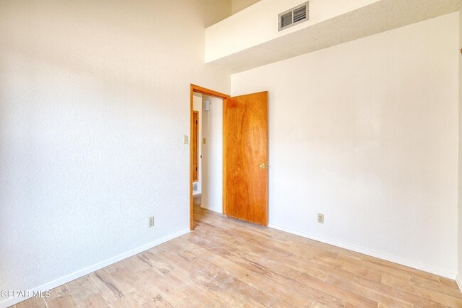 Building Photo - 10941 Whitey Ford St