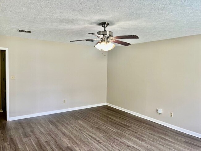 Building Photo - Baby Doe Drive #114