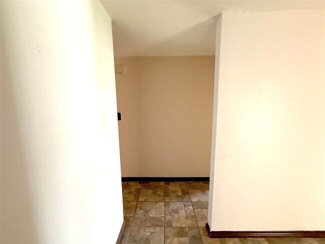 Building Photo - 7130 Kings Dr