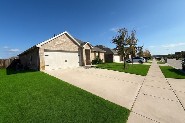 Building Photo - Beautiful 3-Bedroom Modern Home with Cover...