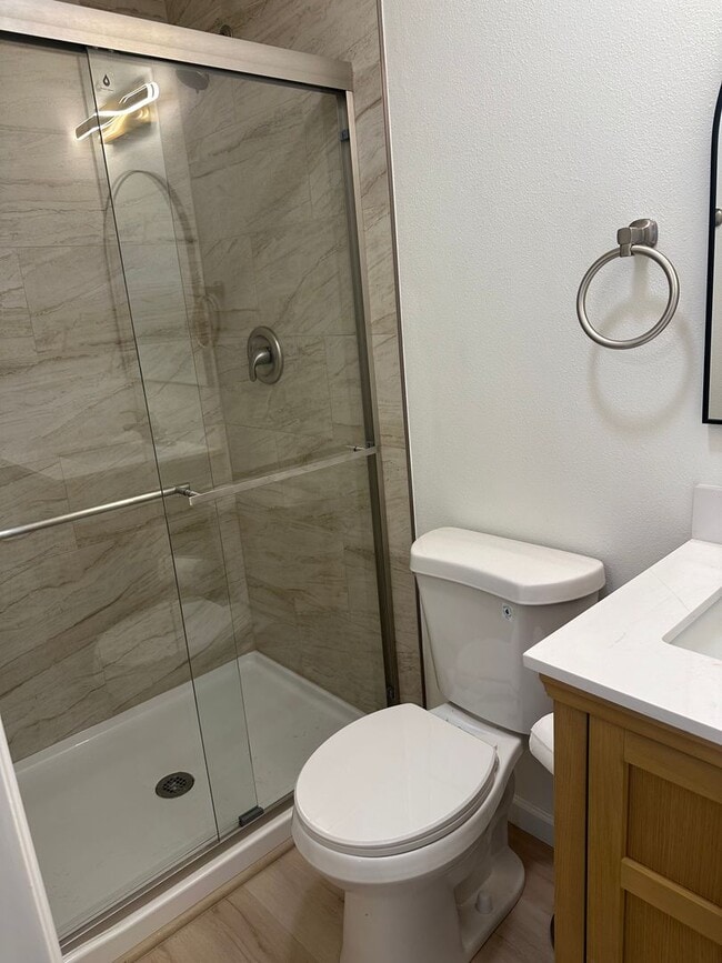 Building Photo - Spacious 3 Bedroom House with Attached Garage and Large Yard!