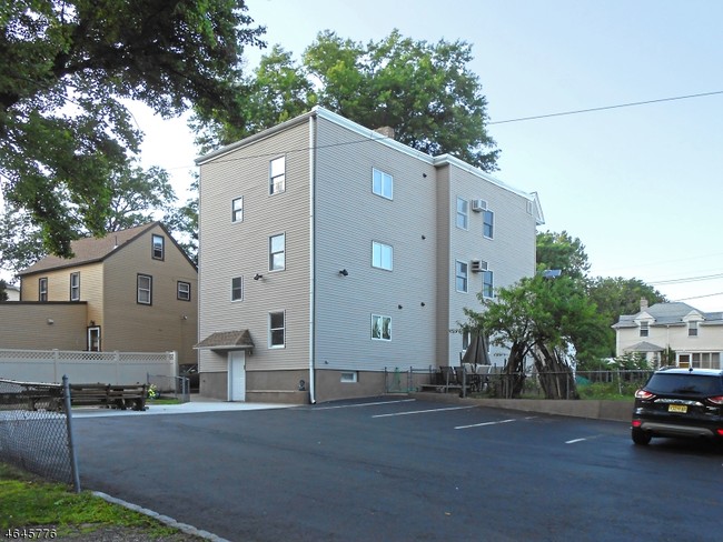 Building Photo - 265 Park Ave