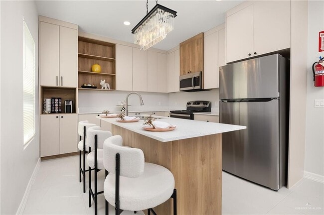 Building Photo - 18 N 43rd St