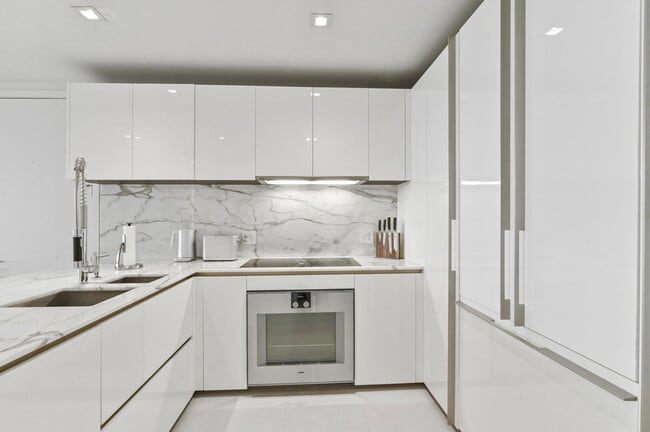 Building Photo - 10203 Collins Ave