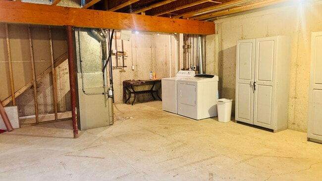 Building Photo - 7253 Chucks Way