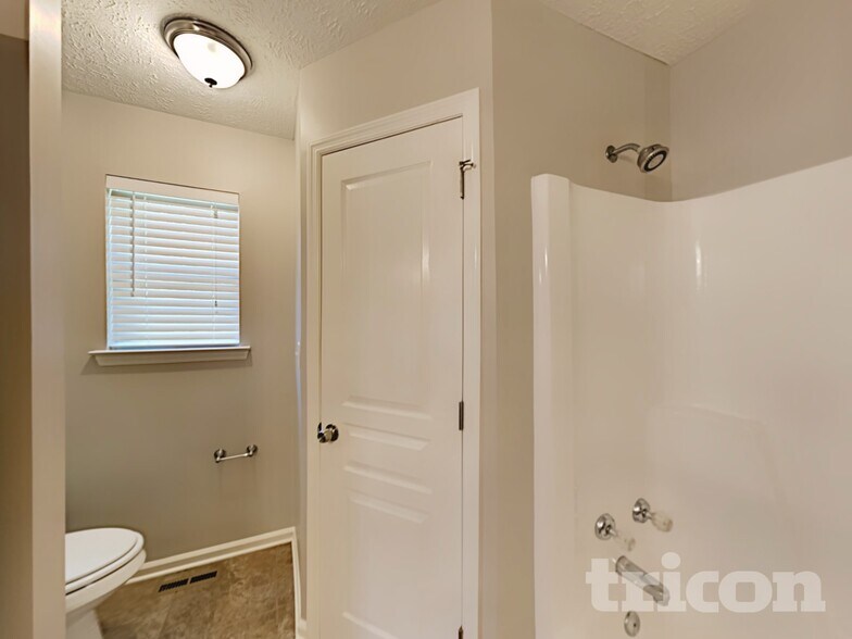 Building Photo - 2210 Burr Ct