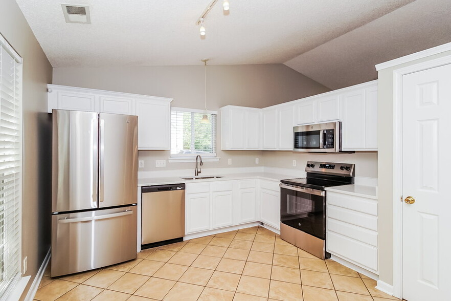 Building Photo - 105 Sweetbriar Ct